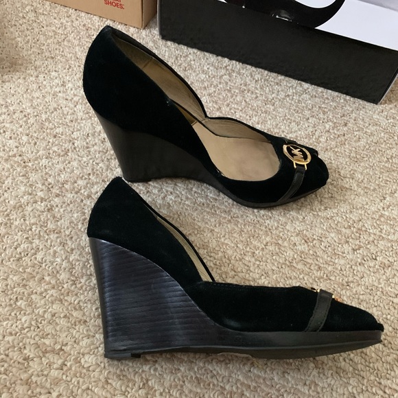 🌟HOST PICK🌟MICHAEL Michael Kors peep toe wedge black suede - Picture 2 of 4